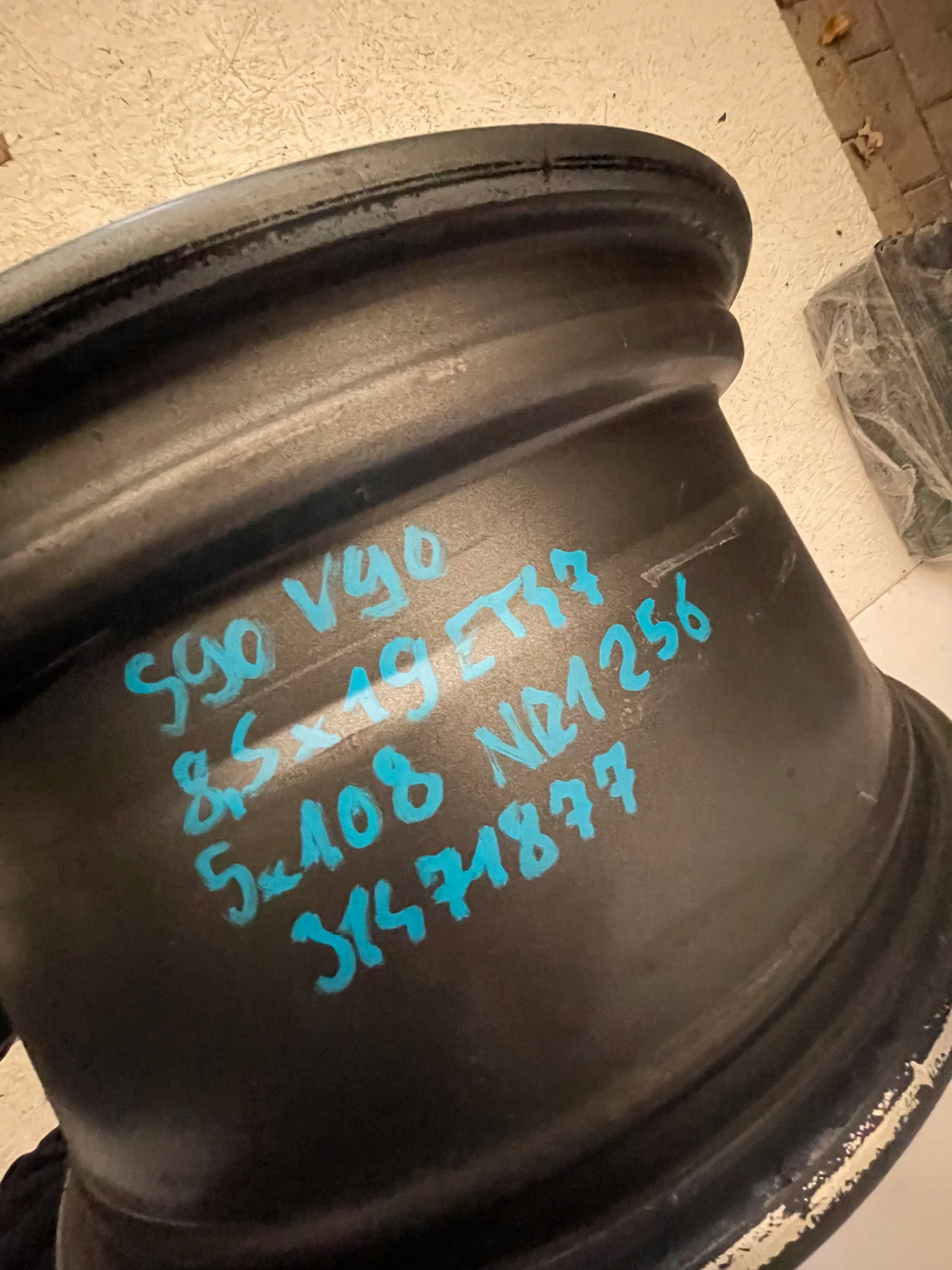 1x Alu Felge Volvo S90/V90 S90 Aluminum rim 31471876 18.0 Zoll 8.5J 5x108 47ET