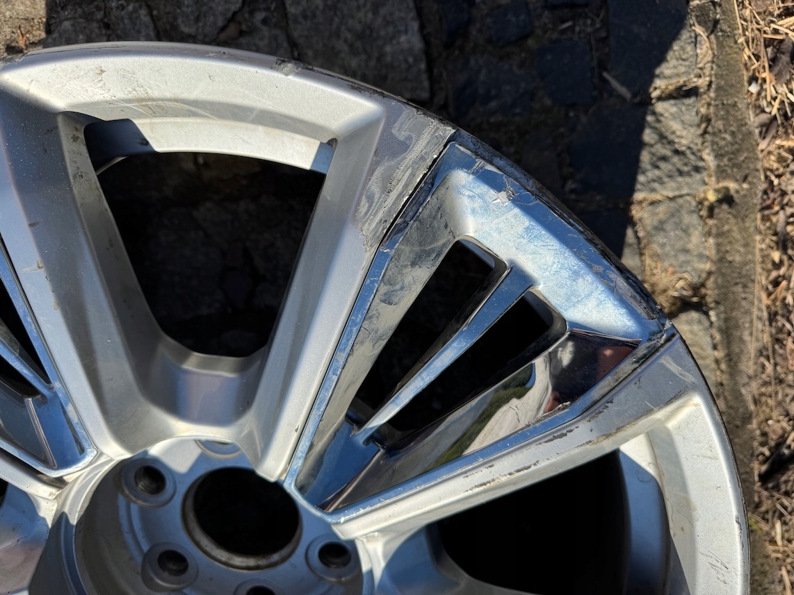 1x Alu Felge Chevrolet Suburban Aluminum rim 84434523 22 Zoll 9.0J 6x139.7