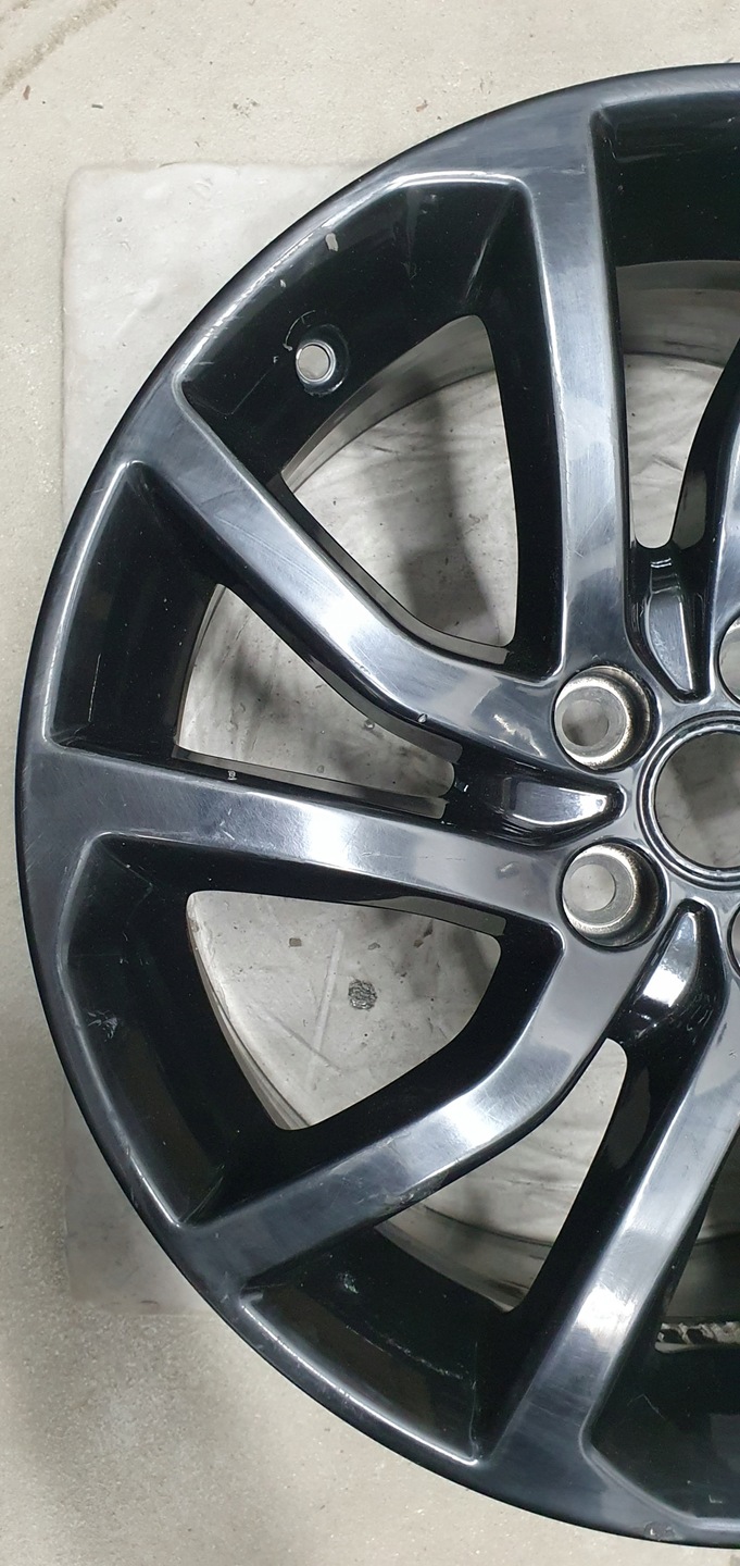 1x Alu Felge Land Rover Discovery LA FK7M1007TB 18 Zoll 8.0 5x108 45ET